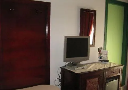 מלון Ristorante La Scogliera 4*