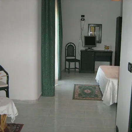 מלון Ristorante La Scogliera 4*