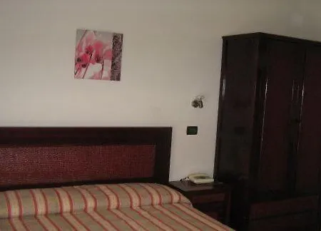 Ristorante La Scogliera מלון 4*