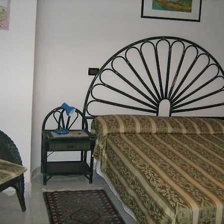 Отель Ristorante La Scogliera 4*