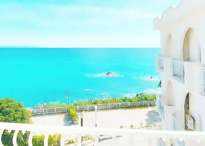 Hotel Ristorante La Scogliera 4*